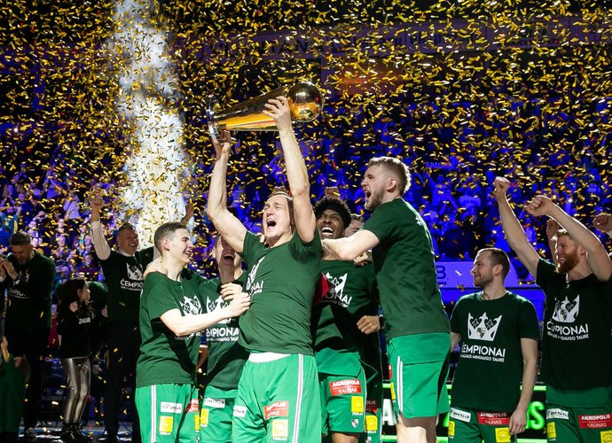 „Žalgiris“ švenčia (BNS nuotr.)