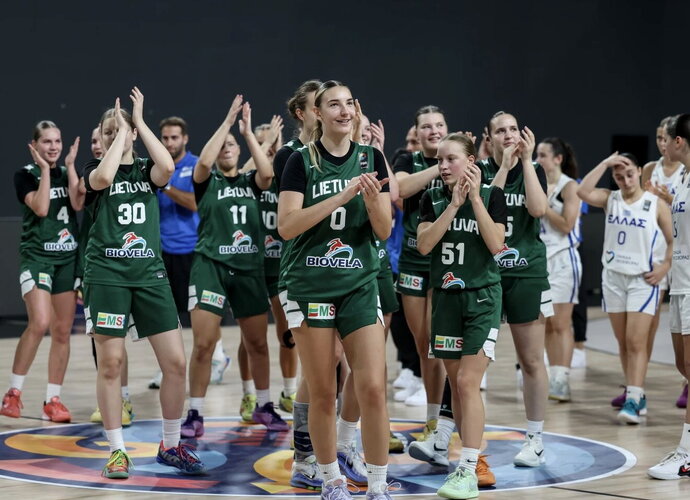 U16 rinktinė kol kas neklumpa (FIBA nuotr.)