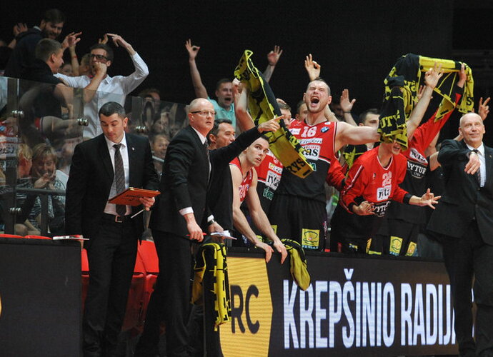 „Lietuvos rytas“ iš balos išlipo sausas (Rokas Lukoševičius, Fotodiena.lt)
