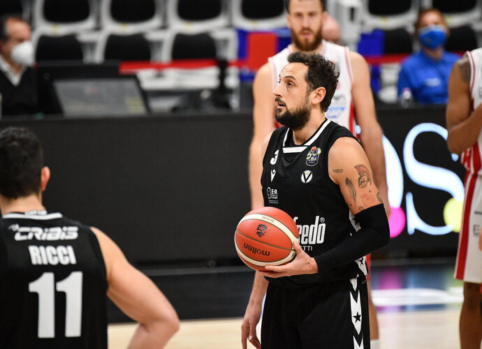 M.Belinelli liūto dalį taškų rinko baudų metimais (Scanpix nuotr.)