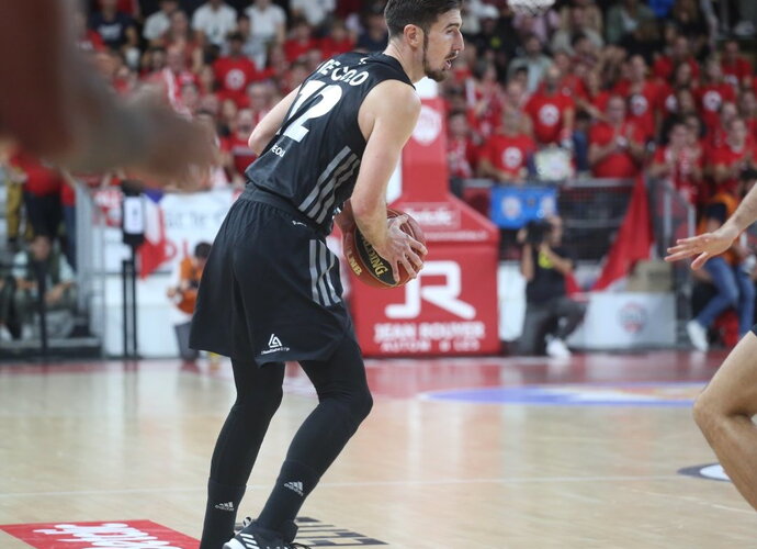 N.De Colo iškart ėmėsi lyderio vaidmens