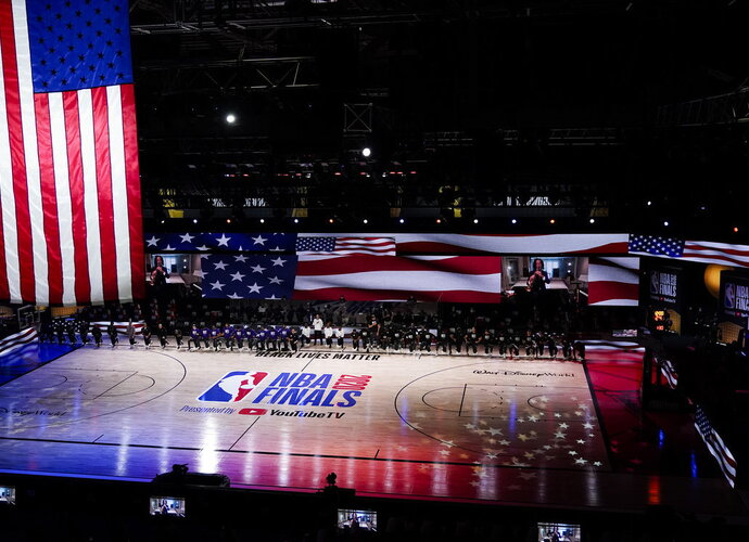 NBA po truputį stengsis grįžti į įprastą gyvenimą, bet taisyklės galios ir žaidėjams (Scanpix nuotr.)
