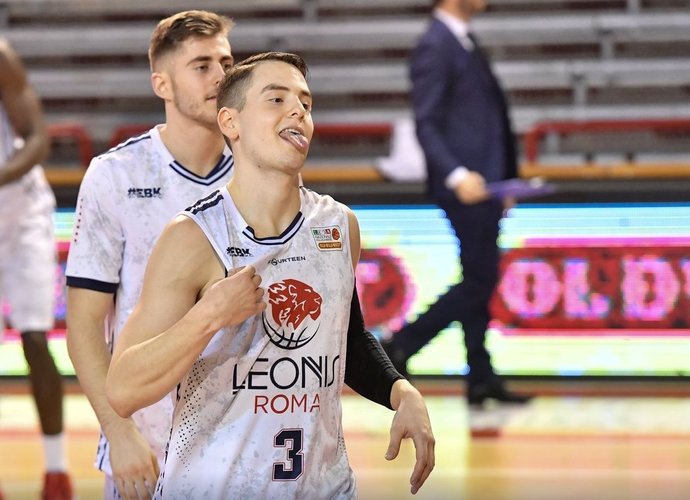 N.Zeisloftas tik kelias valandas pabuvo Oklando klubo nariu