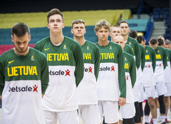Sirgaliai kviečiami palaikyti Lietuvos rinktinę (BNS nuotr.)