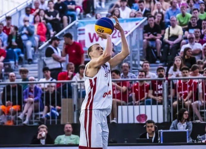 N.Miezis nuvedė latvius iki medalių (FIBA nuotr.)