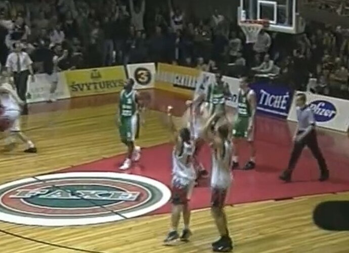 „Lietuvos rytas“ pirmą kartą LKL triumfavo 2000 metais (Youtube.com nuotr.)