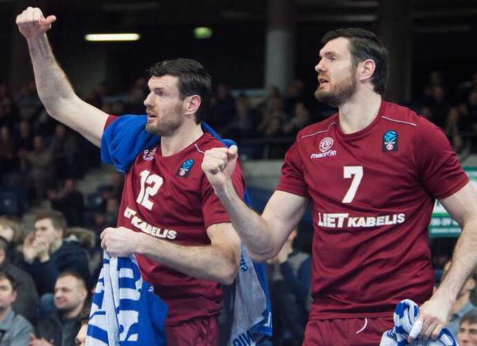 Ar broliai Lavrinovičiai baigs karjerą kartu? (www.kavolelis.lt)