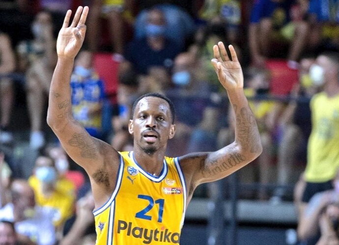 J.Nunnally vėl grįžo prie komandos treniruočių