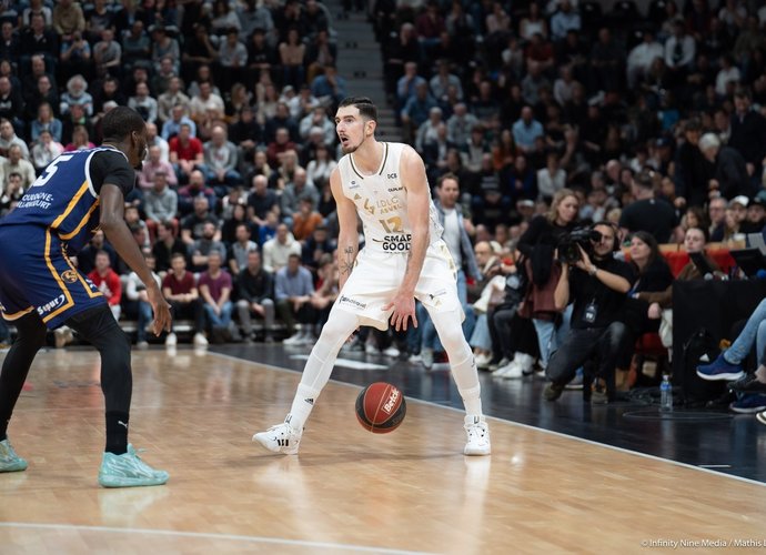 N.De Colo vedė komandą į pergalę