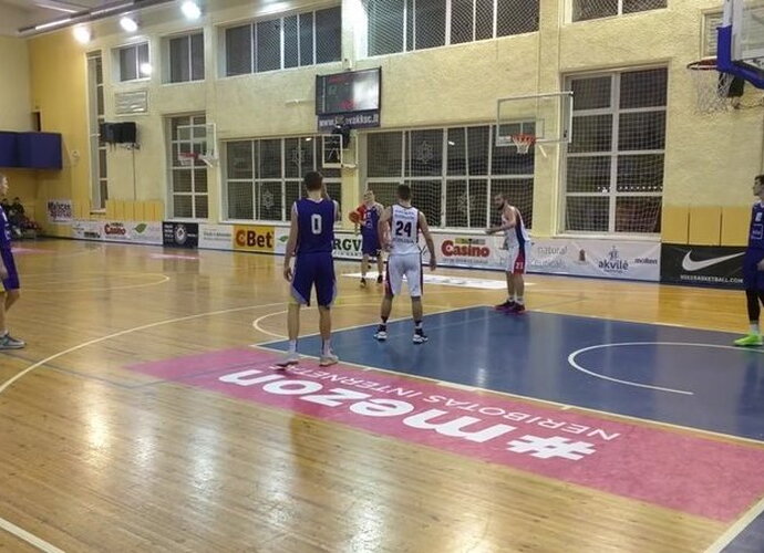 Jonavos komanda žaidė du prieš penkis
