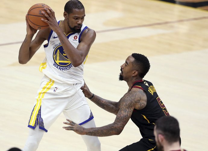 K.Durantas džiaugiasi, kad yra pastebimas NBA čempionų gretose (Scanpix nuotr.)