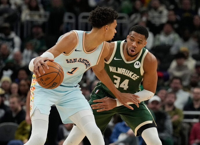 V.Wembanyama ir G.Antetokounmpo sujungs jėgas (Scanpix nuotr.)