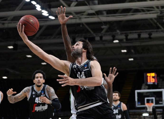 M.Teodosičius stilingai apgavo varžovą (Euroleague.net)