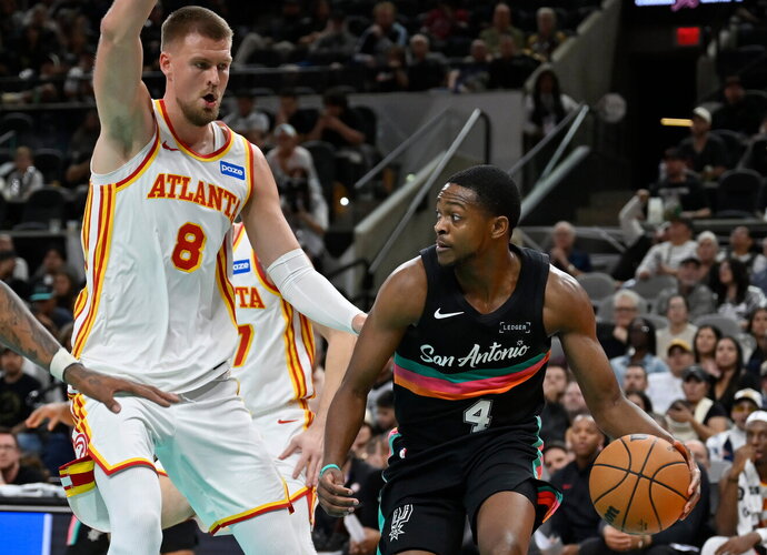 D.Foxas vedė „Spurs“ link pergalės (Scanpix nuotr.)