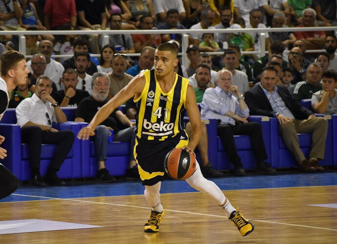 Y.Madaras žibėjo ryškiai