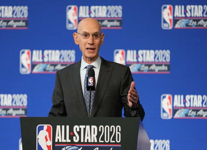 A.Silveris mato bendrą darbą su NBA (Scanpix nuotr.)