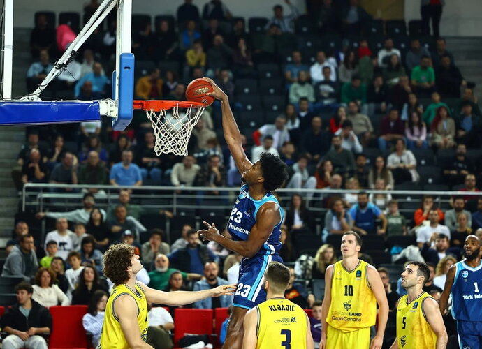 S.Enochas keliasi į „Rytą“ (Euroleague.net)