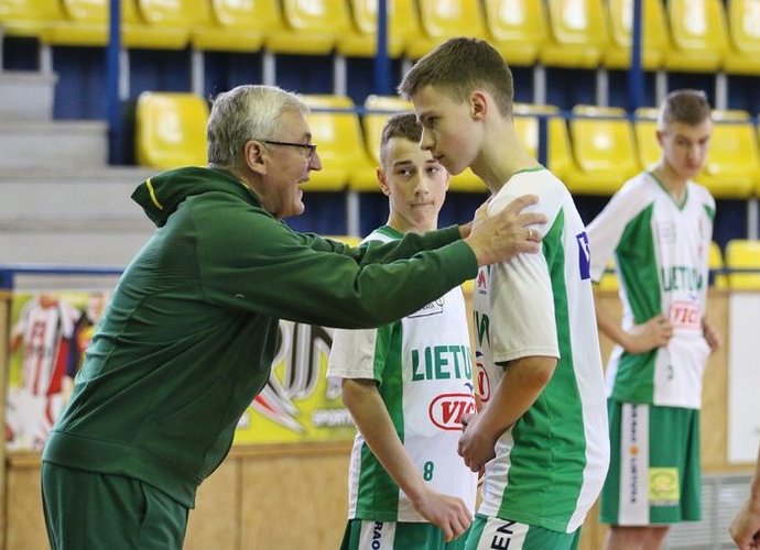 J.Kazlauskas mokė krepšinio paslapčių 15-mečius (V.Mikaičio nuotr.)