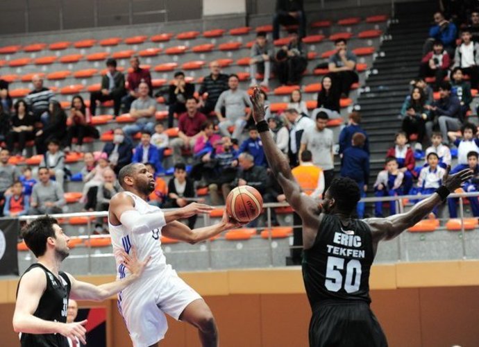 T.Holloway'us į „Ryto“ žaidimą įneš spalvų puolime