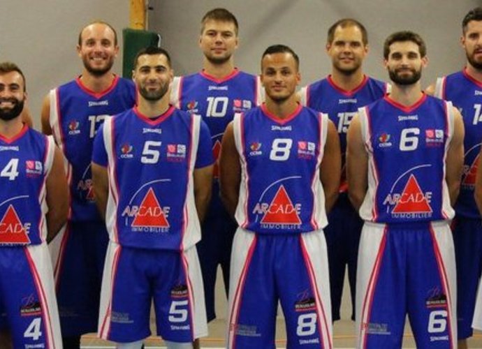 M.Valukonis (15 numeris) pradeda legionieriaus karjerą