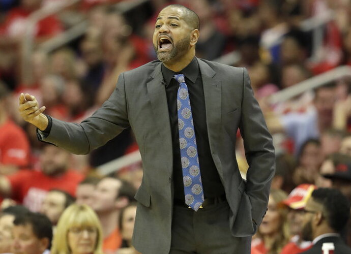 J.B.Bickerstaffas kitame sezone Hjustono klubo vyr. treneriu nedirbs (Scanpix nuotr.)