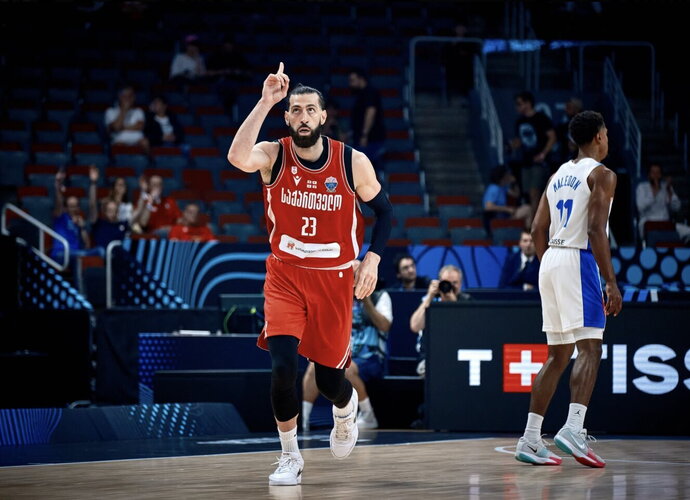 T.Shengelia papildys piniginę premija (FIBA nuotr.)