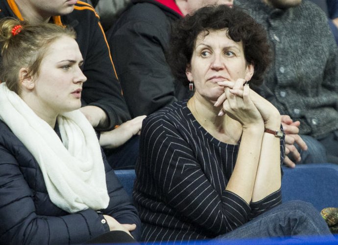 I.Marijošienė (dešinėje) bando išgelbėti klubą (www.kavolelis.lt)