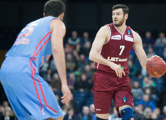 Darjušas Lavrinovičius pataikė visus 4 mestus tritaškius (www.kavolelis.lt)