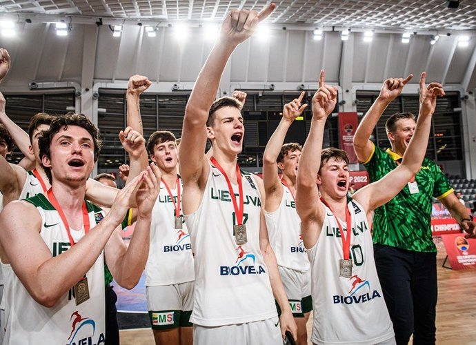 Lietuviai tapo vicečempionais (FIBA nuotr.)