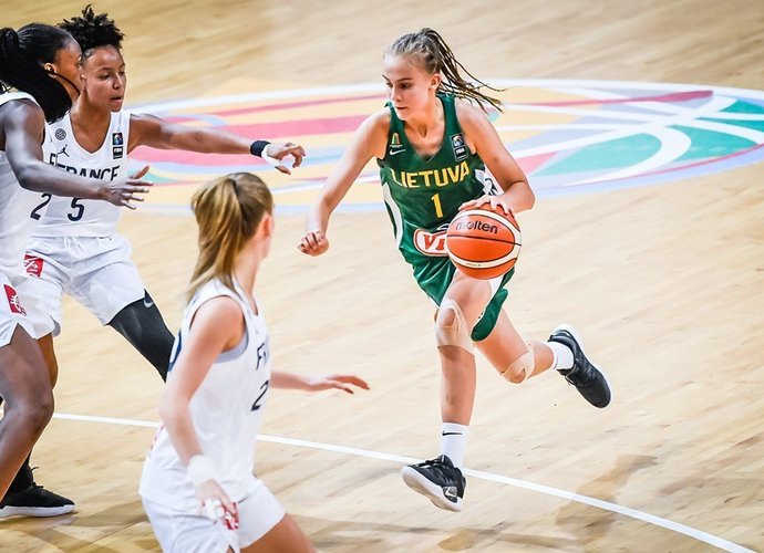 J.Jocytė puikiai tvarkosi su ją užklupusiu dėmesiu (FIBA nuotr.)