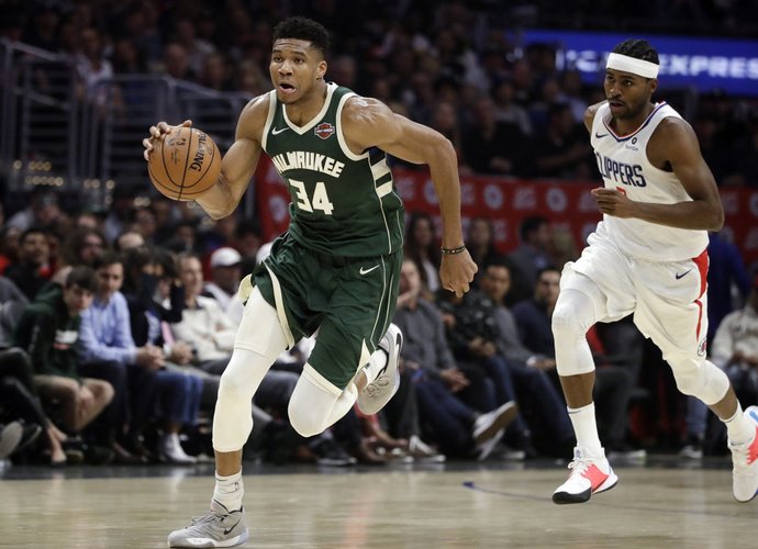 G.Antetokounmpo vedė komandą į pergalę (Scanpix nuotr.)