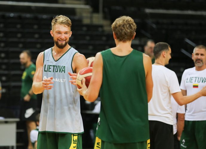D.Sabonis jau vaikystėje norėjo eiti tėvo pėdomis (BNS nuotr.)