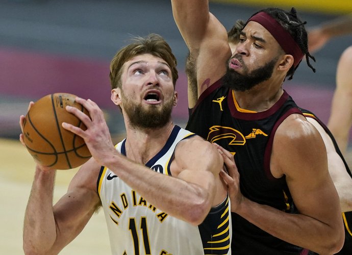 D.Sabonis pripažino J.Embiido meistriškumą (Scanpix nuotr.)