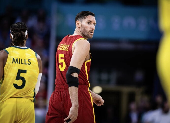 R.Fernandezas tapo rekordininku (FIBA nuotr.)