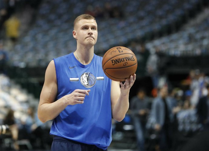 K.Porzingis pluša treniruoklių salėje (Scanpix nuotr.)