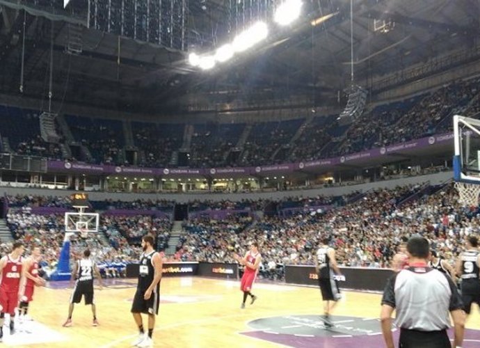 „Kombank“ arenoje žiūrovai susirinko pažiūrėti tikrą krepšinio šou