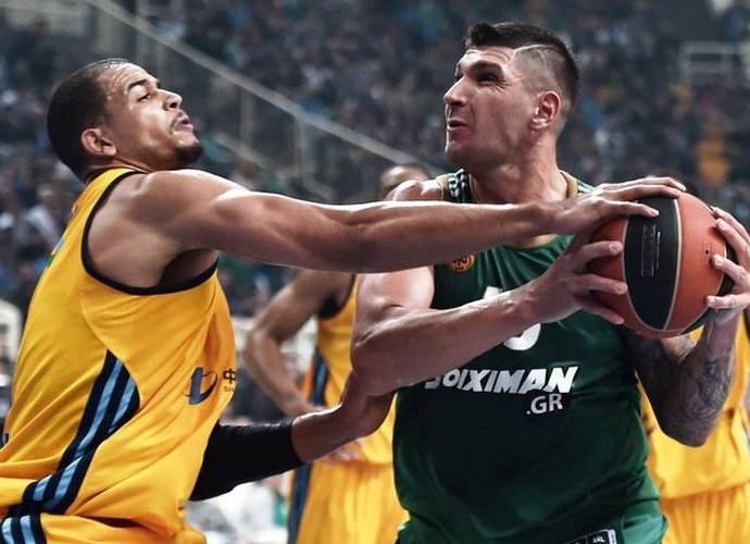 E.Batista taps M.Kalniečio komandos draugu (Scanpix nuotr.)