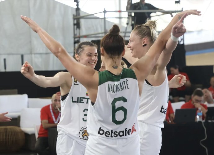 Moterys pasiekė istorinį pasiekimą (FIBA nuotr.)