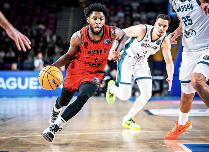 Vilniečiai švenčia dramatišką pergalę Varšuvoje (FIBA nuotr.)