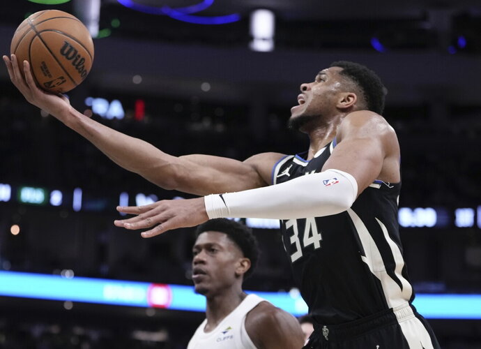 G.Antetokounmpo nepristabdė lygos lyderių (Scanpix nuotr.)