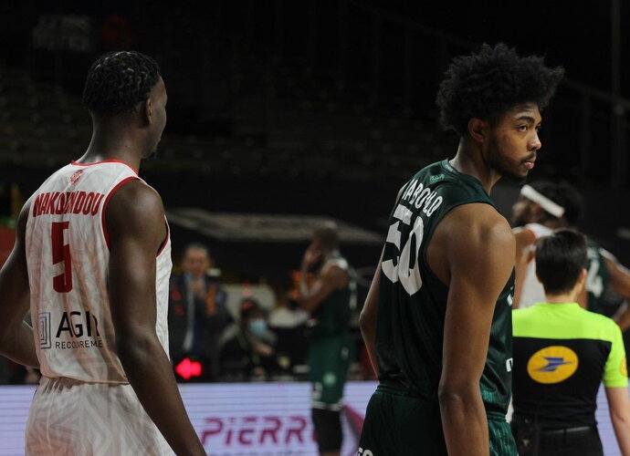 B.Caboclo spindi Prancūzijoje