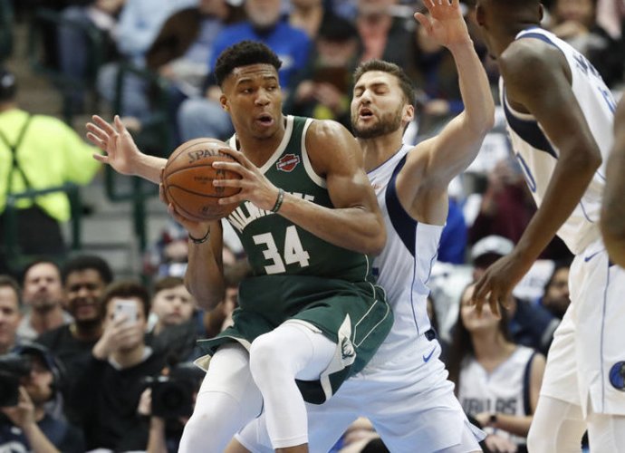 G.Antetokounmpo vedė komandą į priekį (Scanpix nuotr.)