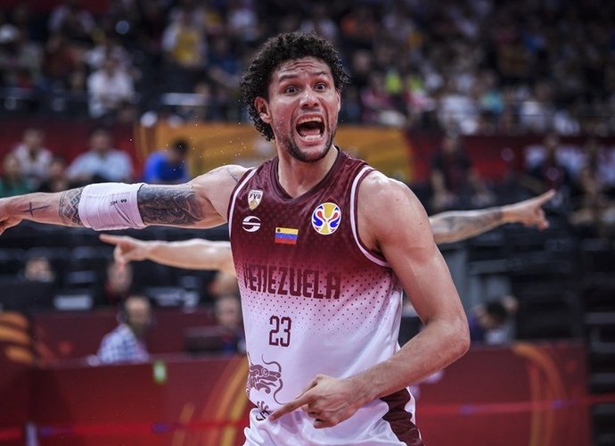 M.Carrera keliasi į Bambergą (FIBA nuotr.)
