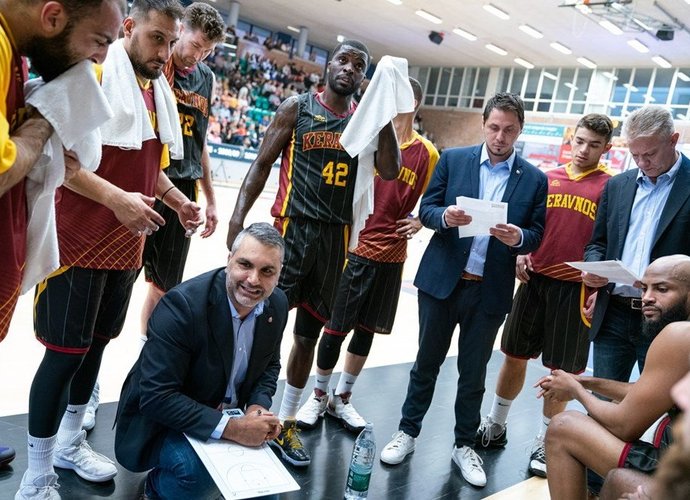 „Keravnos“ bandys eliminuoti „Lietkabelį“ (FIBA nuotr.)
