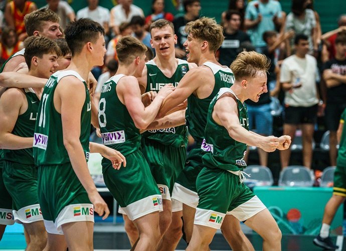 Lietuviai čempionatą pradėjo staigmena (FIBA nuotr.)
