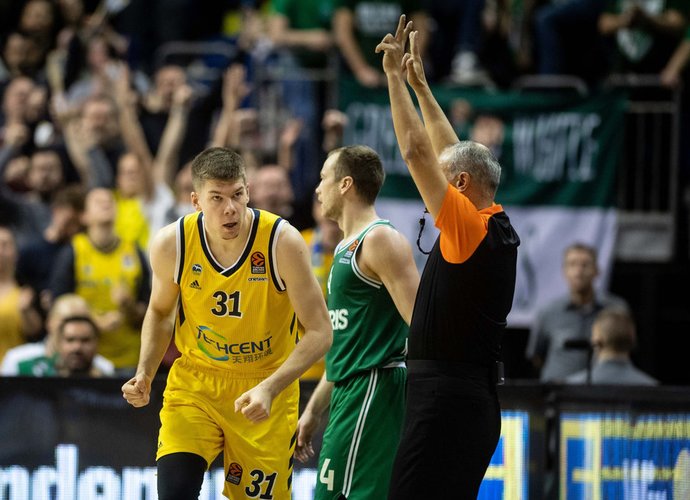 R.Giedraitis penktadienį kovos prieš LKL čempionus (Scanpix nuotr.)