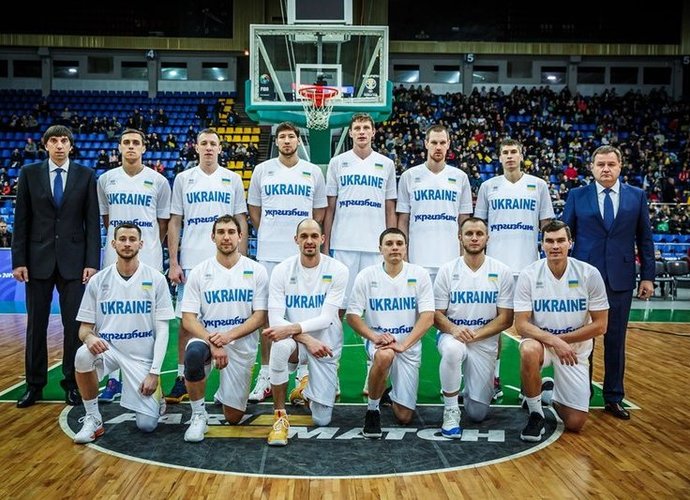 Ukrainos rinktinė klupo namie (FIBA Europe nuotr.)