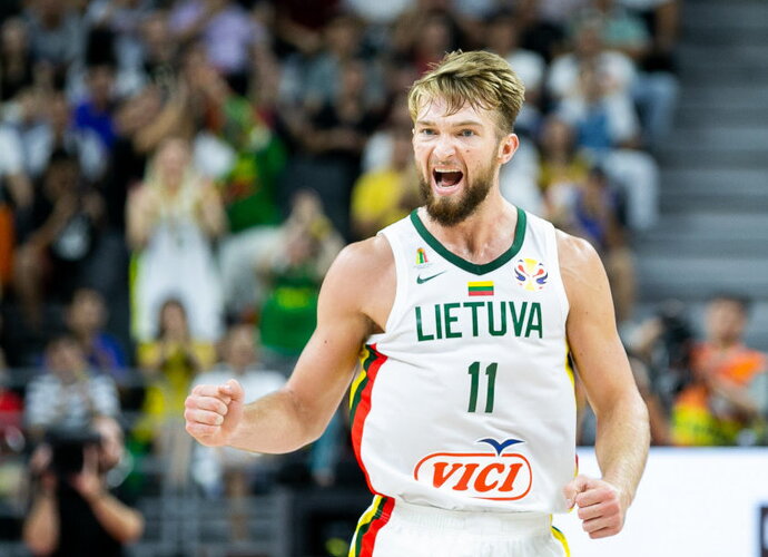 D.Sabonis su rinktine laukia palaikymo (BNS nuotr.)