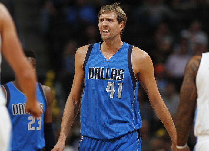 D.Nowitzki po šio sezono gali pakabinti sportbačius ant vienies (Scanpix nuotr.)