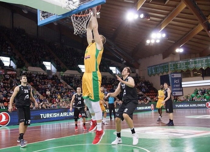 T.Lydeka per 6 minutes pelnė 2 taškus